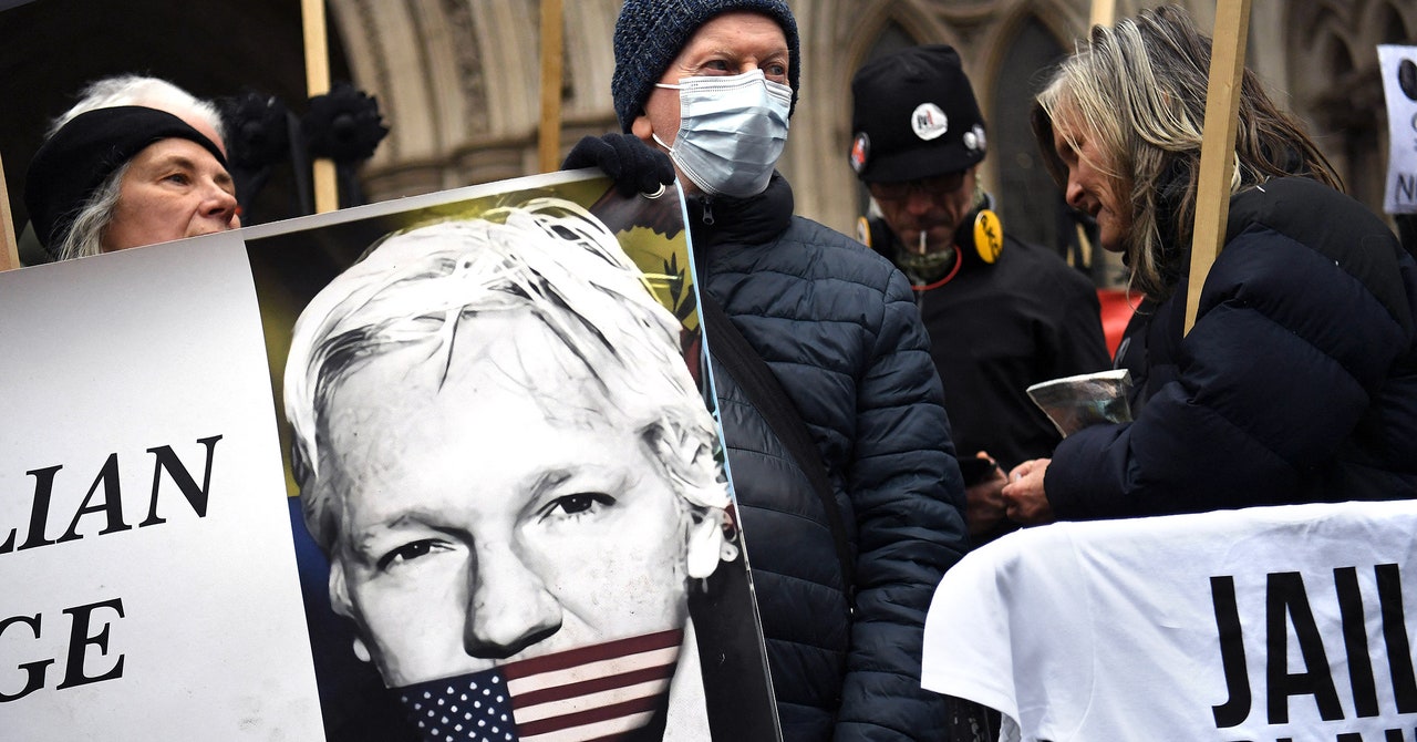 ¡Descubre cómo los DAO afectan al NFT de Assange! ¡Únete ya!